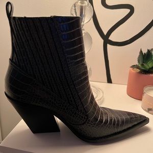Zara Cow Boy Boots
